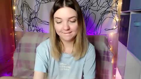 Snapshot of _blonde_barbie_ chatting on 07/05/26, 11:34 Elizabeth online show from 07/05/26, 11:34