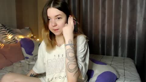 Snapshot of _blonde_barbie_ chatting on 07/11/26, 01:03 Elizabeth online show from 07/11/26, 01:03