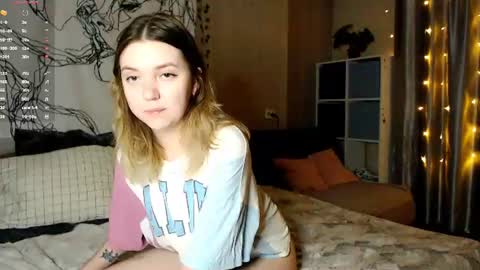 Snapshot of _blonde_barbie_ chatting on 08/04/26, 08:22 Elizabeth online show from 08/04/26, 08:22