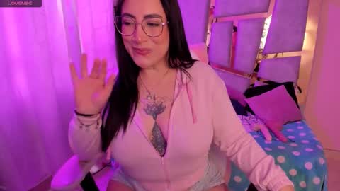 Angie  Independent model online show from 11/06/25, 06:53