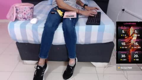 Snapshot of _candy_jade_ chatting on 03/01/25, 12:01 candy jade online show from 03/01/25, 12:01