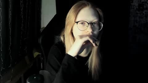 Snapshot of _caramel_milk_ chatting on 12/31/24, 04:38 Merlizz online show from 12/31/24, 04:38