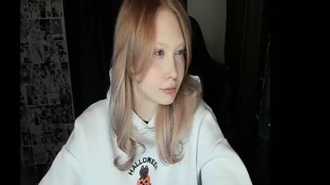 Snapshot of _caramel_milk_ chatting on 01/21/25, 02:33 Merlizz online show from 01/21/25, 02:33