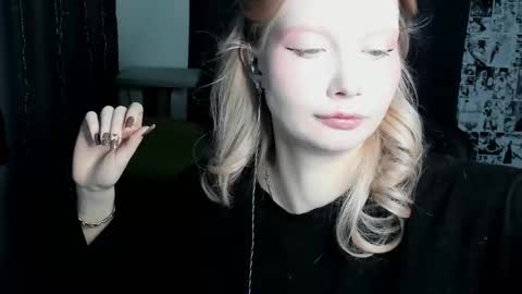 Snapshot of _caramel_milk_ chatting on 03/10/25, 06:01 Merlizz online show from 03/10/25, 06:01