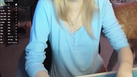 Snapshot of _caramel_milk_ chatting on 10/23/25, 02:33 Merlizz online show from 10/23/25, 02:33