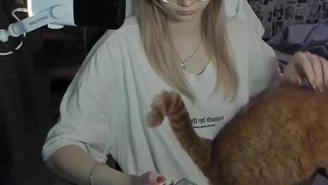 Snapshot of _caramel_milk_ chatting on 10/30/25, 02:24 Merlizz online show from 10/30/25, 02:24