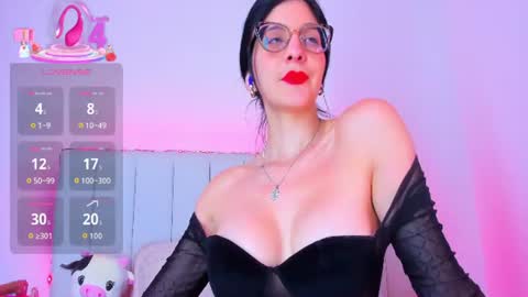 Snapshot of _caro_lyne_ chatting on 06/18/26, 05:39 Carolina online show from 06/18/26, 05:39