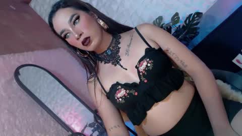 Snapshot of _caroline69 chatting on 02/12/25, 02:45 Caroline online show from 02/12/25, 02:45