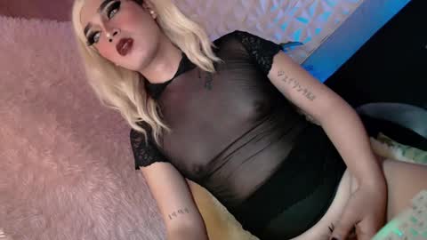 Snapshot of _caroline69 chatting on 03/11/25, 09:13 Caroline online show from 03/11/25, 09:13