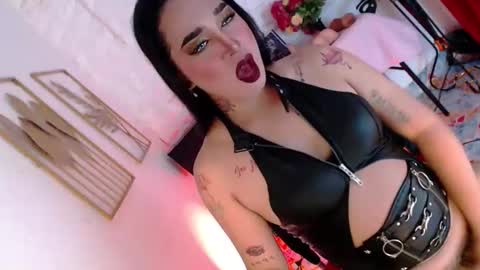 Snapshot of _caroline69 chatting on 12/04/25, 06:44 Caroline online show from 12/04/25, 06:44