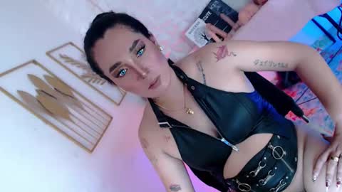 Snapshot of _caroline69 chatting on 12/23/25, 07:39 Caroline online show from 12/23/25, 07:39