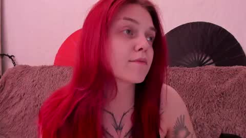 Snapshot of _caroline_coy chatting on 07/04/26, 11:38 Caroline online show from 07/04/26, 11:38