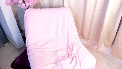 Snapshot of _cat_18 chatting on 01/01/25, 12:43 You can Call me Kitty Cat online show from 01/01/25, 12:43