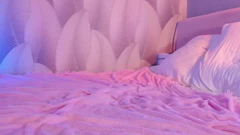 Snapshot of _ccrystaa_ chatting on 03/01/25, 08:23 Christina Chris online show from 03/01/25, 08:23