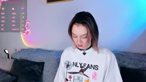 Snapshot of _ccrystaa_ chatting on 10/09/25, 06:55 Christina Chris online show from 10/09/25, 06:55