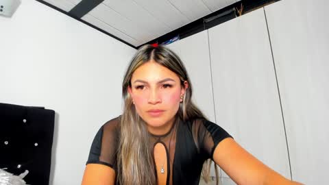 Snapshot of _cereza_ chatting on 12/27/24, 11:10 Bella  online show from 12/27/24, 11:10