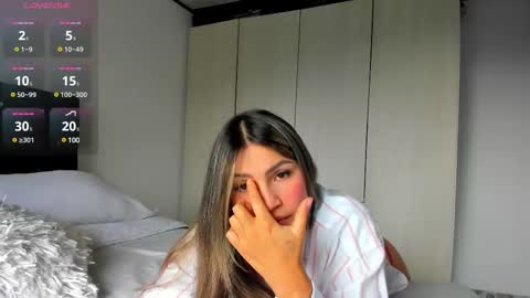 Snapshot of _cereza_ chatting on 03/01/25, 09:04 Bella  online show from 03/01/25, 09:04