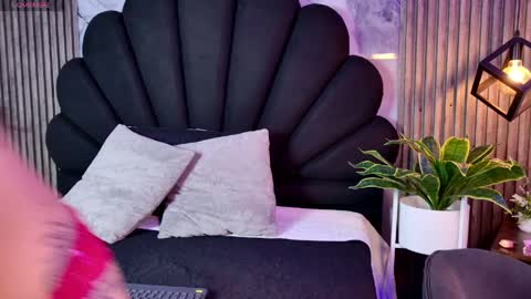 _charlotte_queen_ online show from 04/14/26, 01:28