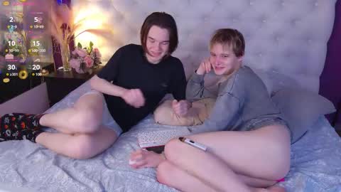 Snapshot of _cheesecake_s chatting on 10/23/25, 02:44 _cheesecake_s online show from 10/23/25, 02:44