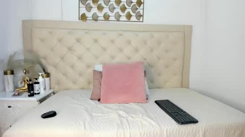 Chloe  online show from 02/19/25, 12:00