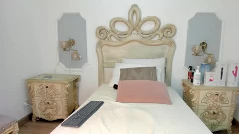 Chloe  online show from 04/15/26, 12:01