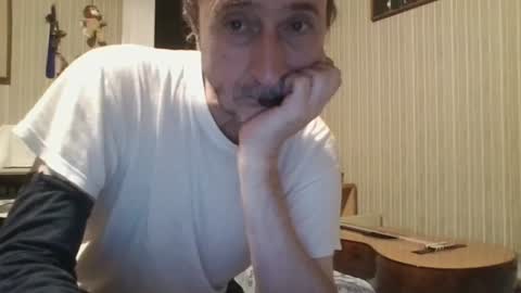 Snapshot of _col_t chatting on 06/19/26, 12:48 I hate social media Odio las redes sociales online show from 06/19/26, 12:48