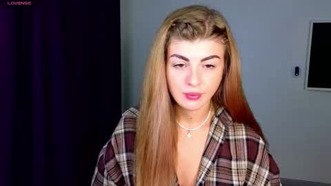 Snapshot of _comefeelme_ chatting on 10/20/25, 03:07 D online show from 10/20/25, 03:07