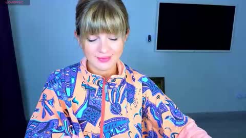 Snapshot of _comefeelme_ chatting on 10/27/25, 05:39 D online show from 10/27/25, 05:39