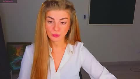 Snapshot of _comefeelme_ chatting on 11/07/25, 03:56 D online show from 11/07/25, 03:56