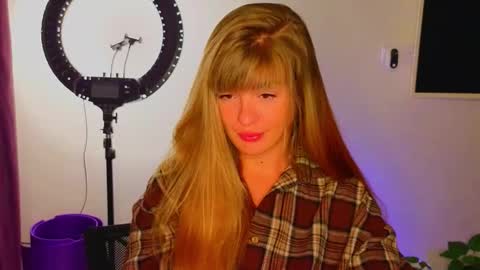 Snapshot of _comefeelme_ chatting on 12/14/25, 03:34 D online show from 12/14/25, 03:34