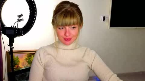 Snapshot of _comefeelme_ chatting on 12/18/25, 04:24 D online show from 12/18/25, 04:24