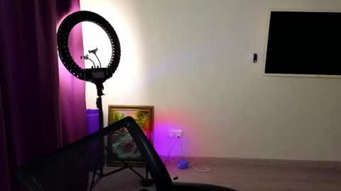 Snapshot of _comefeelme_ chatting on 12/21/25, 06:37 D online show from 12/21/25, 06:37