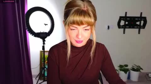 Snapshot of _comefeelme_ chatting on 01/15/26, 06:51 D online show from 01/15/26, 06:51