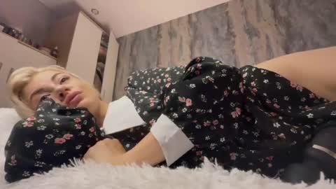 Snapshot of _comefeelme_ chatting on 07/15/26, 04:51 D online show from 07/15/26, 04:51