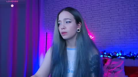 Snapshot of _crazybee_ chatting on 12/27/24, 09:39 Nica online show from 12/27/24, 09:39