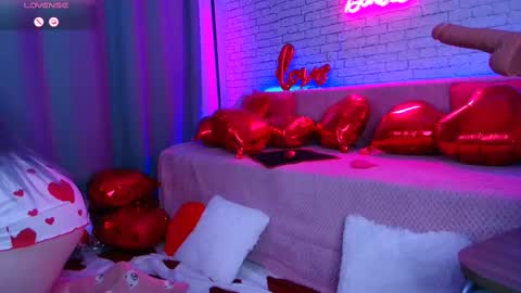 Snapshot of _crazybee_ chatting on 02/14/25, 01:13 Nica online show from 02/14/25, 01:13