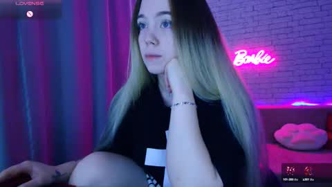 Snapshot of _crazybee_ chatting on 09/19/25, 06:59 Nica online show from 09/19/25, 06:59