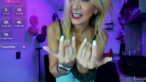  cristal ayala online show from 04/21/26, 10:45