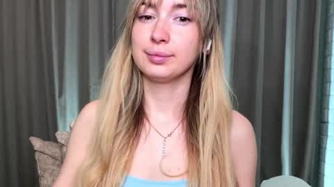 _crystal_moon_1 online show from 11/18/25, 06:23