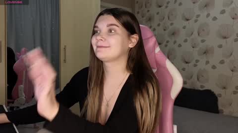 Snapshot of _cute_ice chatting on 01/19/25, 04:57 _cute_ice online show from 01/19/25, 04:57