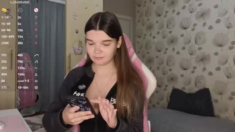 Snapshot of _cute_ice chatting on 10/06/25, 05:05 _cute_ice online show from 10/06/25, 05:05