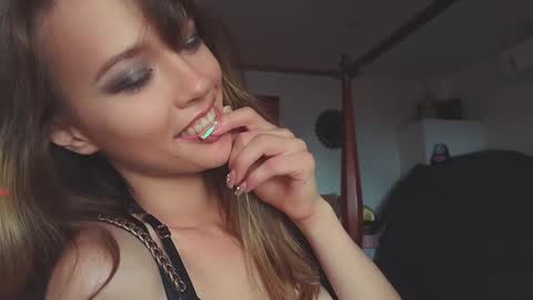 Snapshot of _demi_dee_ chatting on 12/27/24, 08:35 DemiDee online show from 12/27/24, 08:35