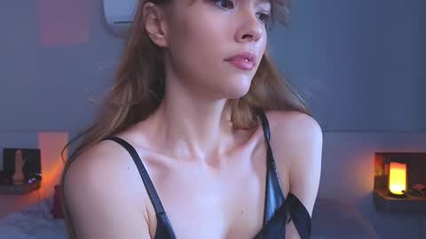 Snapshot of _demi_dee_ chatting on 12/31/24, 09:31 DemiDee online show from 12/31/24, 09:31