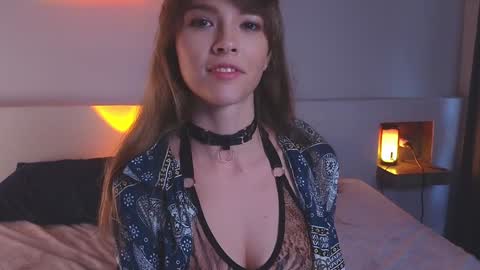 Snapshot of _demi_dee_ chatting on 01/19/25, 10:39 DemiDee online show from 01/19/25, 10:39