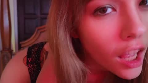 Snapshot of _demi_dee_ chatting on 02/01/25, 02:37 DemiDee online show from 02/01/25, 02:37