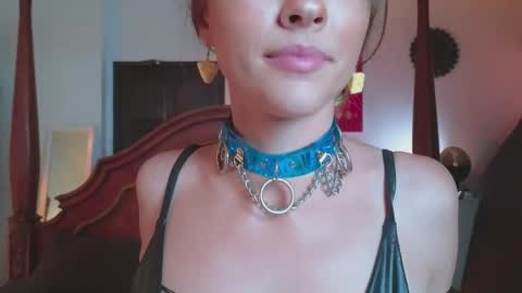 Snapshot of _demi_dee_ chatting on 02/10/25, 02:16 DemiDee online show from 02/10/25, 02:16