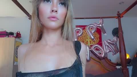 Snapshot of _demi_dee_ chatting on 02/26/25, 09:53 DemiDee online show from 02/26/25, 09:53