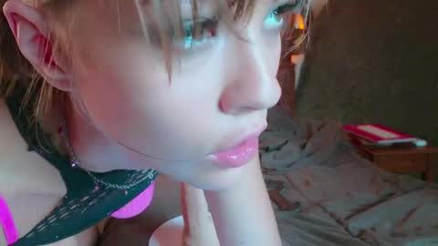 Snapshot of _demi_dee_ chatting on 02/27/25, 11:52 DemiDee online show from 02/27/25, 11:52