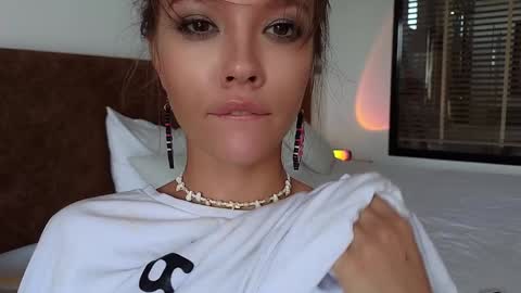 Snapshot of _demi_dee_ chatting on 10/13/25, 06:02 DemiDee online show from 10/13/25, 06:02