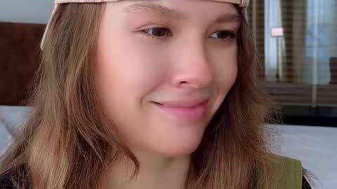 Snapshot of _demi_dee_ chatting on 10/27/25, 06:50 DemiDee online show from 10/27/25, 06:50